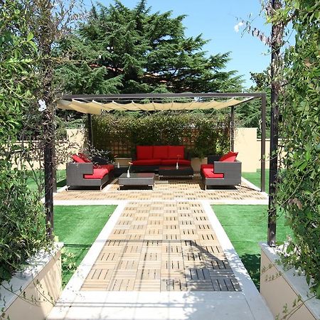 Unahotels Villa Dei Platani Foligno Exterior photo