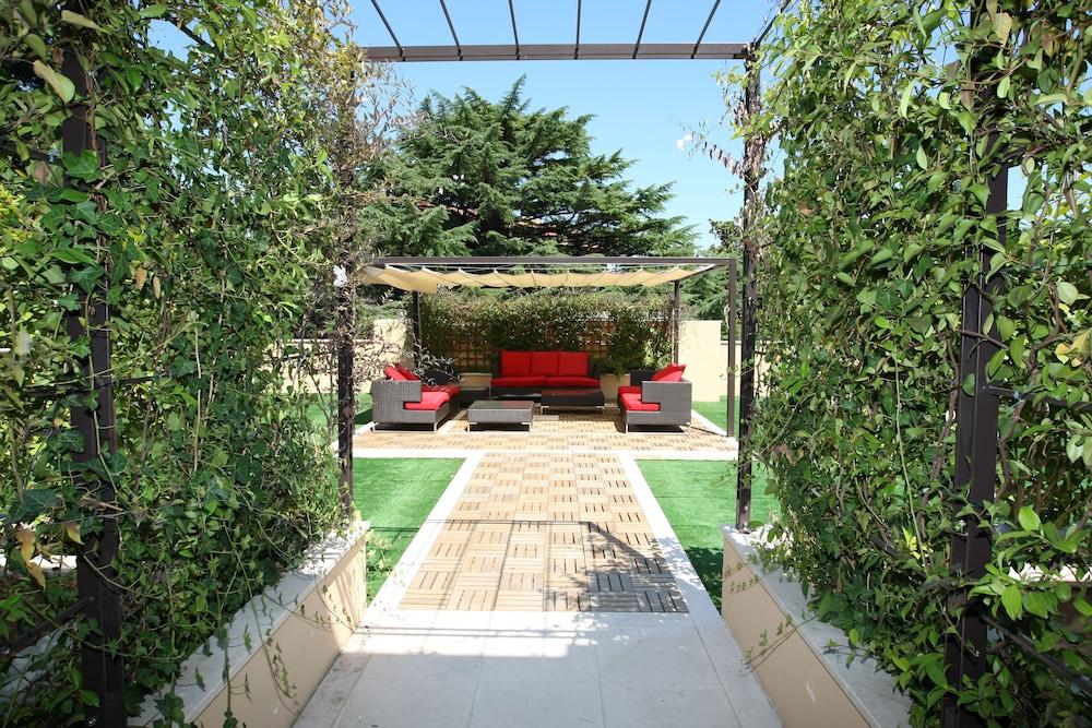 Unahotels Villa Dei Platani Foligno Exterior photo