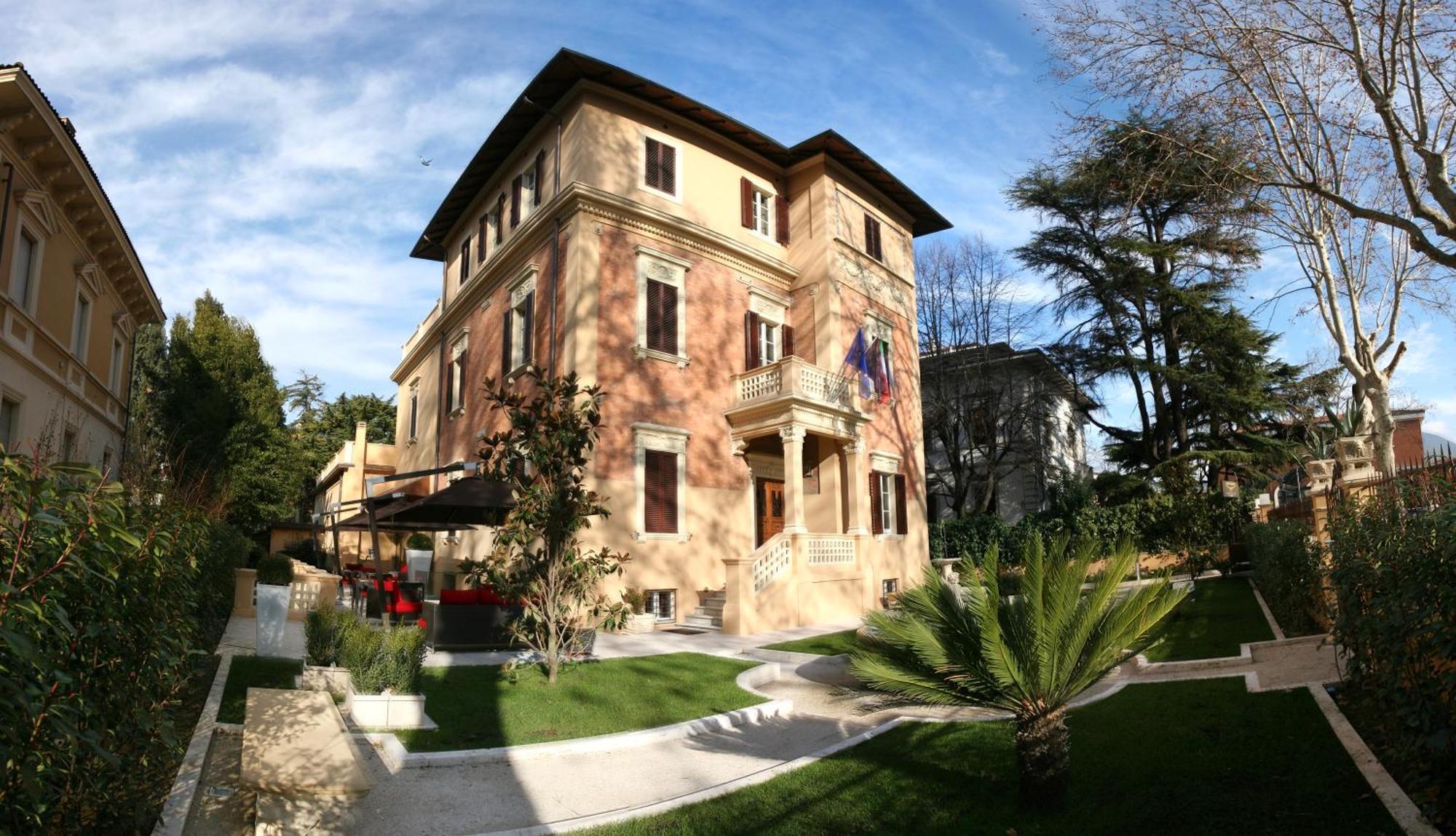 Unahotels Villa Dei Platani Foligno Exterior photo
