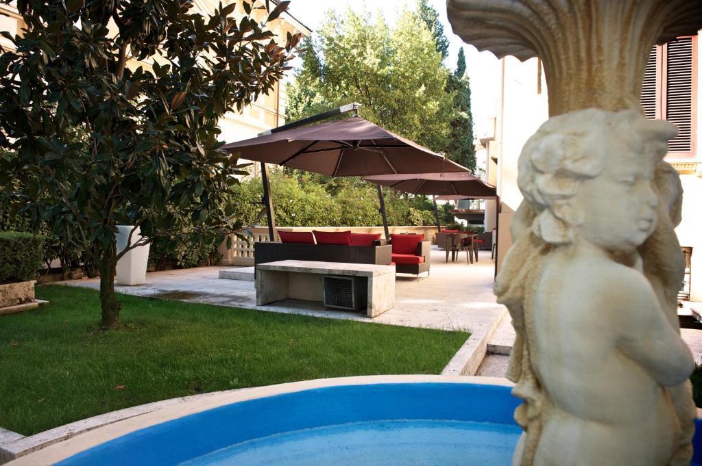 Unahotels Villa Dei Platani Foligno Exterior photo