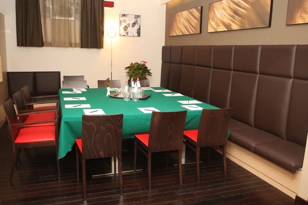 Unahotels Villa Dei Platani Foligno Facilities photo