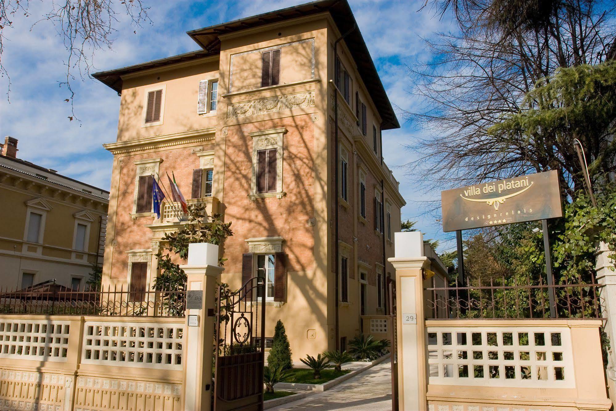 Unahotels Villa Dei Platani Foligno Exterior photo
